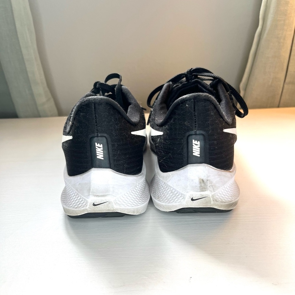 Nike Men’s Air Zoom Pegasus 39 Road Running Sneaker in Black/White Size 10 - Picture 3 of 8